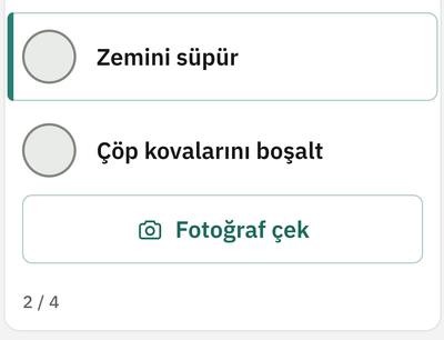 Checklisten-Punkt mit Foto-Pflicht in der Mitarbeiter-Ansicht auf Türkisch, darunter der Kamera-Knopf.